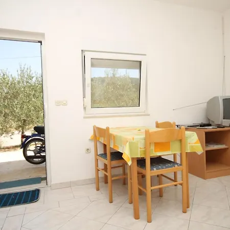 With Parking Space Bozava, Dugi Otok - 8123 Апартаменты *